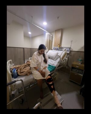 Shafaq Naaz Instagram - “Life threw me a curveball recently, As you all know I injured my knee and I had to undergo ACL surgery. It’s been a tough journey but I’m ready to tackle recovery with strength, determination and taking one step at a time♥️

Grateful to say now that I’m on the road to recovery, thanks to the incredible care I received. 
A huge thank you to @drshekharsrivastav  for your expertise, kindness, and unwavering support throughout this journey. you’ve been a blessing! 🙏

To the amazing team at @sphyamunabazardelhi thank you for creating such a comforting and professional environment, it made all the difference. This experience has been a reminder of how strong we can be with the right people by our side🫶🏻

I know I have a long journey but Here’s to healing, patience and the road to getting back stronger than ever♥️
#onestepatatime 
 #Gratitude #PostSurgery #HealingJourney”