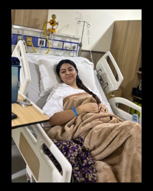 Shafaq Naaz Instagram - “Life threw me a curveball recently, As you all know I injured my knee and I had to undergo ACL surgery. It’s been a tough journey but I’m ready to tackle recovery with strength, determination and taking one step at a time♥️

Grateful to say now that I’m on the road to recovery, thanks to the incredible care I received. 
A huge thank you to @drshekharsrivastav  for your expertise, kindness, and unwavering support throughout this journey. you’ve been a blessing! 🙏

To the amazing team at @sphyamunabazardelhi thank you for creating such a comforting and professional environment, it made all the difference. This experience has been a reminder of how strong we can be with the right people by our side🫶🏻

I know I have a long journey but Here’s to healing, patience and the road to getting back stronger than ever♥️
#onestepatatime 
 #Gratitude #PostSurgery #HealingJourney”