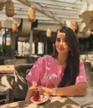 Shahad Hasan Instagram - مو بالضرورة اكو غمازات 😜😜