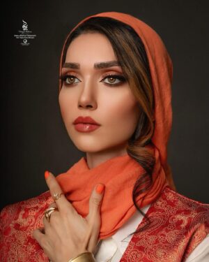 Shahrzad Kamalzadeh Instagram - آندره ژید تو کتابش میگه:

«هر چه بالاتر رَوی، از نظر آنان که پرواز نمی دانند کوچکتر به نظر می‌رسید!»
.
.
.
.
.
.
@maryamrahnama__⭐️❤️
📷 @falifilm❤️
.
.
#شهرزادکمالزاده #shahrzadkamalzadeh
#عشق#دوستی#صلح#بازیگر#کارگردان#فیلمساز#تهیه_کننده
#هنرمند #هنر #آرتیست #artist #art
#دعا#محبت #فیلم#سینما #سریال 
#آرزوی_سلامتی #خوشبختی #صلح #نیکی #خوبی