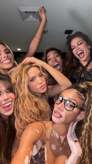 Shakira Instagram - México, Colombia, Brasil, Jamaica y Venezuela presentes!
