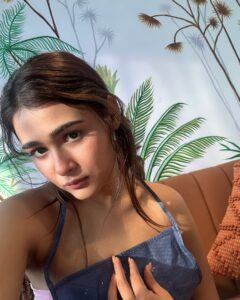 Actress Shalini Pandey HD Photos and Wallpapers January 2025