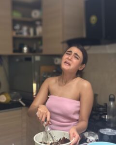 Actress Shalini Pandey HD Photos and Wallpapers December 2024