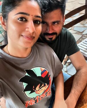 Shambhavy gurumoorthy Instagram - இரவில் தேடும் இமைக்கா நொடிகள் ❤️❤️

#samandprasi #couple #trending #tamilcouple #realcouple #trendingpost #insta #instapost #instagood #instalike #youtuber