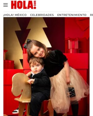 Shanik Aspe Instagram - Les deseamos una feliz Navidad ! ❤️ Recuerdas lo que tanto le pedías a Dios y hoy ya tienes en tus manos ? 
Es tiempo de agradecer por lo bueno y también por “lo malo “ porque todo tiene un propósito hermoso para aquellos que creemos y confiamos en él . 

Juan 3:16
Porque de tal manera amó Dios al mundo, que ha dado a su Hijo unigénito, para que todo aquel que en él cree, no se pierda, mas tenga vida eterna.
 
Gracias @holacom por ser parte de nuestra historia familiar 
Fotos : @fernandaortizph  eres increíble fer !

Maquillaje : @ilceporrasmakeup love you 
peinado: @arlette_sandhairstyle ❤️❤️

Stylist :  Shanik Aspe 😆❤️
Mama e hija : @mayesstyle