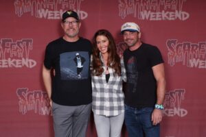 Shannon Elizabeth Instagram - Couldn't resist jumping into a couple of pics at Lexington Scarefest!! It was so much fun, & I really enjoyed every story told to me by all of the incredible horror fans. Thank you to everyone who ran the show with perfect precision...but most of all to the fans. I am so grateful to each & every one of you! 🙏🏼💜 Hope everyone who came out & drove from near & far had fun too & is getting home safe. Til next time.... ✈️ Lots of love!