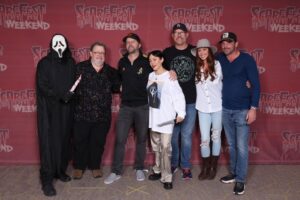 Shannon Elizabeth Instagram - Couldn't resist jumping into a couple of pics at Lexington Scarefest!! It was so much fun, & I really enjoyed every story told to me by all of the incredible horror fans. Thank you to everyone who ran the show with perfect precision...but most of all to the fans. I am so grateful to each & every one of you! 🙏🏼💜 Hope everyone who came out & drove from near & far had fun too & is getting home safe. Til next time.... ✈️ Lots of love!