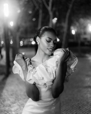 Sharam Diniz Instagram - Grateful for everything that 
Forced me to love 
Myself more. 🩷

@leandrophgomes 📷
@associacaosaracarreira 💞

#GalaDosSonhos