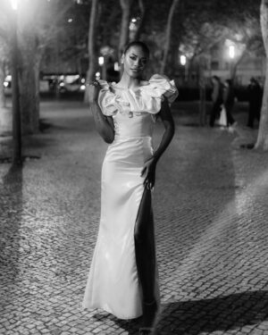 Sharam Diniz Instagram - Grateful for everything that 
Forced me to love 
Myself more. 🩷

@leandrophgomes 📷
@associacaosaracarreira 💞

#GalaDosSonhos