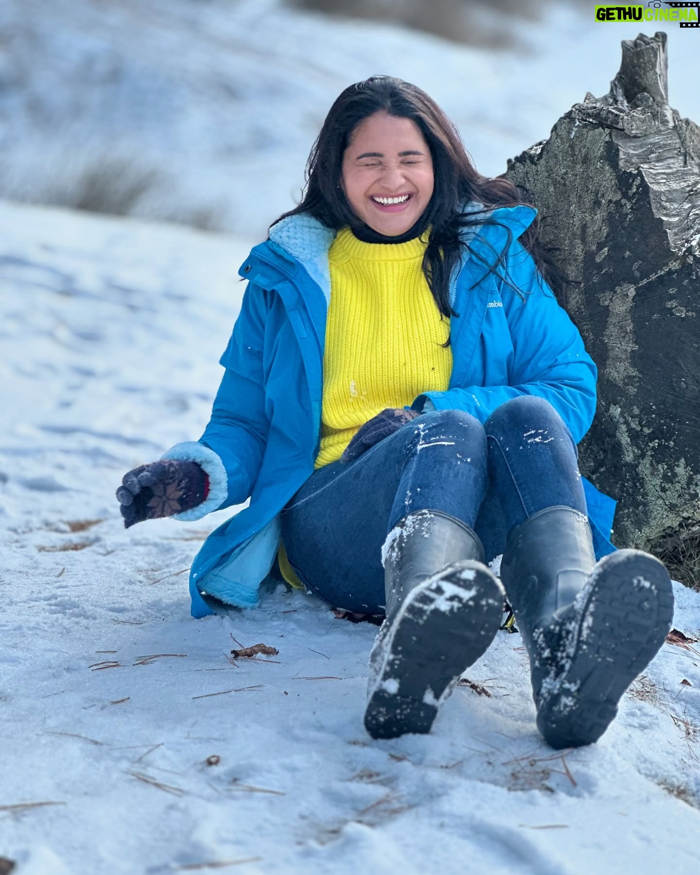 Sharanya Turadi - 31.6K Likes - Gulu Gulu āļøš»
So Kashmir it is, this holiday season.āļø
My actual plan and dream destination was to travel to north eastern parts of India but Kashmir just happened spontaneously. Booked the flights right away and went without a plan.
Iāve thoroughly explored the snow capped Himachal Pradesh and the places around before but Kashmir is totally a different vibe. Konjam bayam was there throughout the trip but the beauty of the place was all worth it. š¤ā¤ļø
As a Tamil ponnu who belongs to the 90s era, I couldnāt stop āRojaā movie playing in my mind throughout the travel š
Coming back to home and going through my gallery, Iām only left to wonder, what a wonderful country India is la? š„¹
And Kashmir is truly a treasure! š
This country has got everything, magnificent forts, rustling rivers, mind blowing mountains, tropical forests and what not?
We are blessed with everything āØ
If thereās one advice I could offer, that would be
Kanmanies travel more. Rest of the things in life can wait āļø
#gratitude #kashmir #travelgram