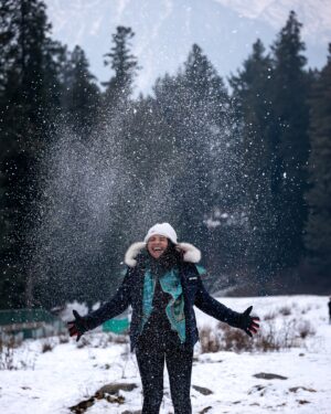 Sharanya Turadi Instagram - Here is to the season of wonder warmth and wanderlust ☃️❄️ 
#winterwonderland #kashmirtourism #travelgram
