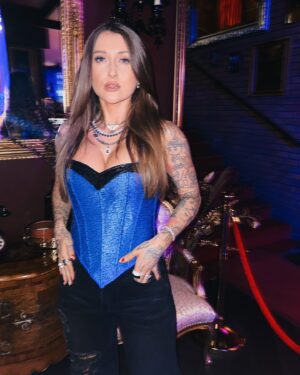 Sharlota Instagram - Vcera jsme se zastavili na predstaveni top 20 holcicek @missczechrepublic 🤍✨ stihla jsem potom i premieru noveho filmu Maria, ktery byl velmi silny, narocny a nechal ve mne jako v umelci hlubsi dojmy.  Bylo to pro mne uplne prvni seznameni s operou. Kvalitni dilo, dekujme @cinemacity_cz ✨