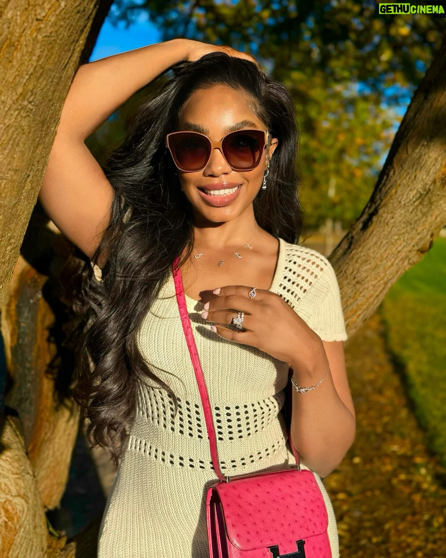 Sharon Ooja - 218.4K Likes - A long slide of the girl ,Happiness, boz diamonds ,foooodddd🥰🥰🥰the sun, nature … and her love 🥰🙏 last slide is my nieces drawing of me and her saying I love you aunty ooja🤣🤣 is any one drawing you? If not be silent 🤣❤️😍😍😍
Amazing diamonds @bozjewelry @bozdiamonds 🥶🥰