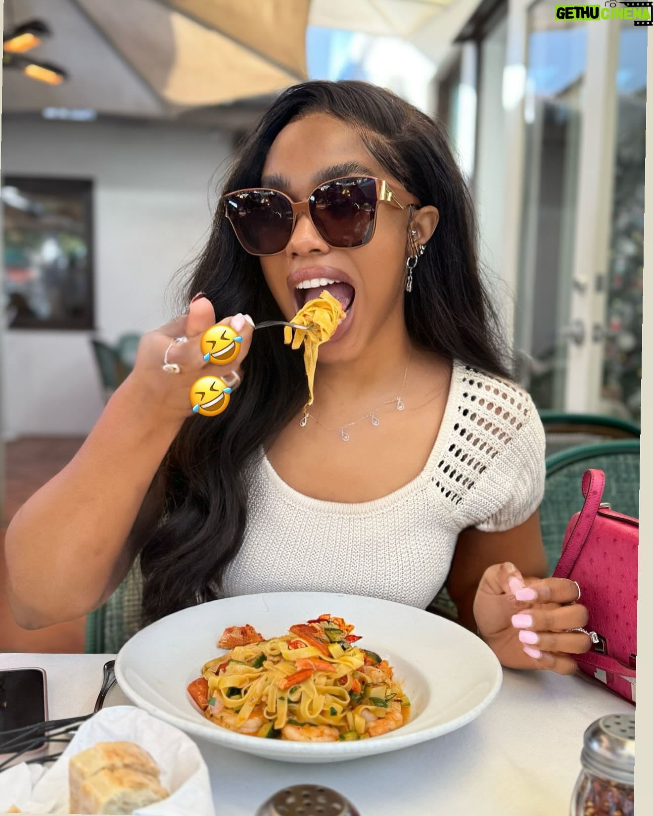Sharon Ooja - 218.4K Likes - A long slide of the girl ,Happiness, boz diamonds ,foooodddd🥰🥰🥰the sun, nature … and her love 🥰🙏 last slide is my nieces drawing of me and her saying I love you aunty ooja🤣🤣 is any one drawing you? If not be silent 🤣❤️😍😍😍
Amazing diamonds @bozjewelry @bozdiamonds 🥶🥰