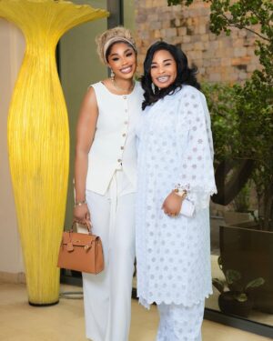 Sharon Ooja Instagram - Yesterday was special , we had a huge thanksgiving service with aunty @funkejenifaakindele .. I have soo soooooooo much to be thankful for I truly bless God… what a year it’s been!!! All iv seen is Gods  immense protection and faithfulness and unlimited blessings … my heart was full of gratitude for all His goodness 😍 and I also got to meet my fav @tope_alabi_ 😍 

my top and trouser are from Zara .