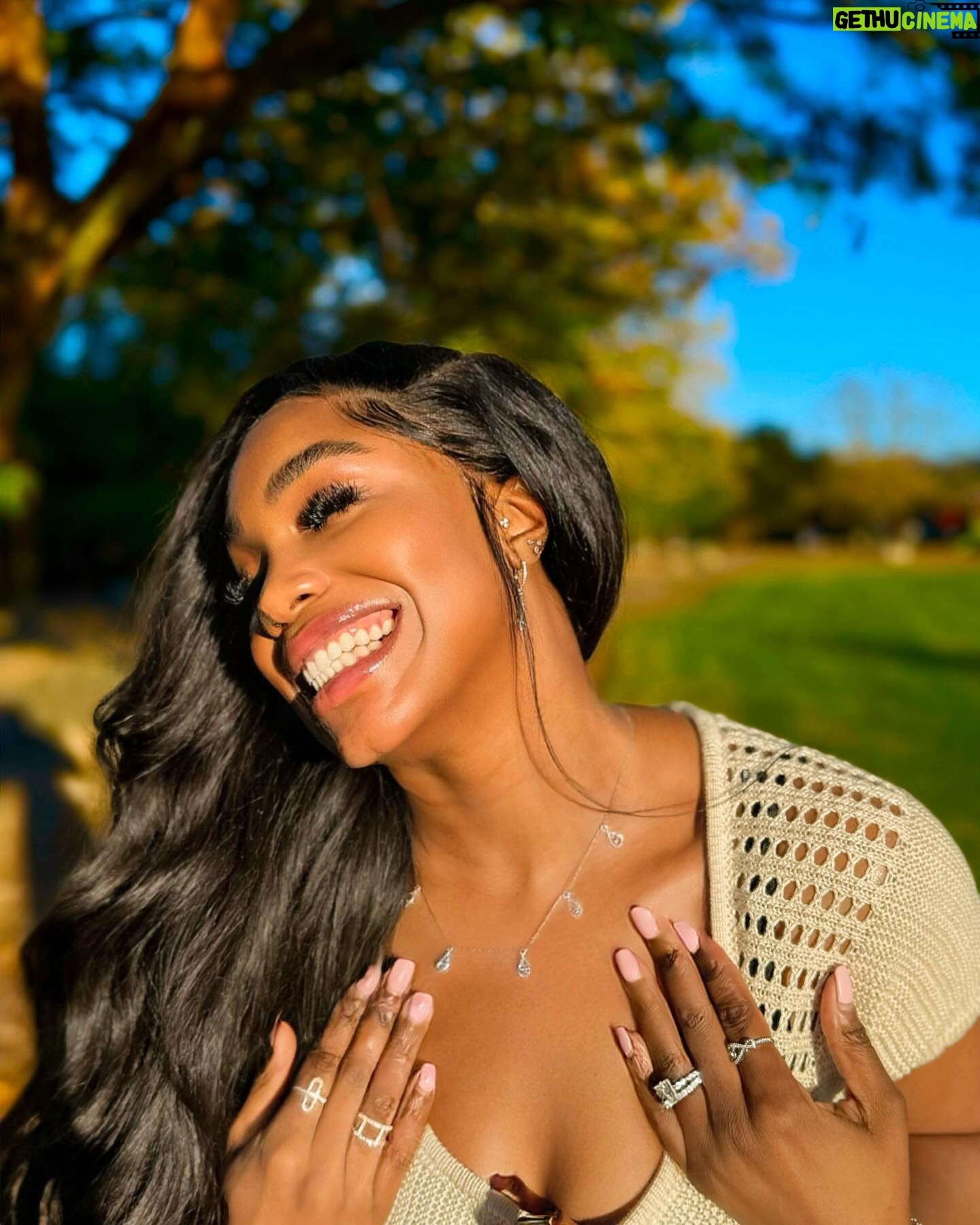 Sharon Ooja - 218.4K Likes - A long slide of the girl ,Happiness, boz diamonds ,foooodddd🥰🥰🥰the sun, nature … and her love 🥰🙏 last slide is my nieces drawing of me and her saying I love you aunty ooja🤣🤣 is any one drawing you? If not be silent 🤣❤️😍😍😍
Amazing diamonds @bozjewelry @bozdiamonds 🥶🥰