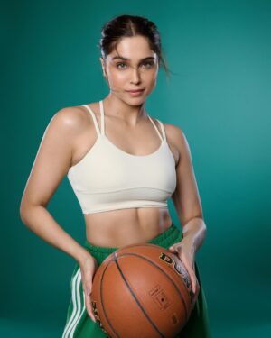 Sharvari Wagh Instagram - Monday : 0 - Sharvari : 1 ⛹🏻‍♀️🏀
#MondayMotivation