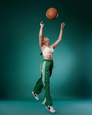 Sharvari Wagh Instagram - Monday : 0 - Sharvari : 1 ⛹🏻‍♀️🏀
#MondayMotivation