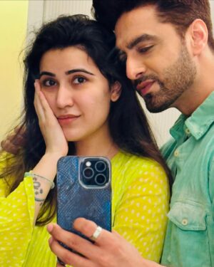Sheena Bajaj Instagram - Saya mera hai tu,aur main tera ❤️
2024 you have been the best year for us 🤗🙏🏻 going into 2025 with the love of my life,my wife ❤️ happy new year everyone 🤗 #happynewyear #2025