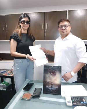 Sheetal Tiwari Instagram - Dreams to reality✨ Signed my first Bollywood film! 🎬 
-
-
-
-

#NewBeginnings #BollywoodDreams #feelingblessed