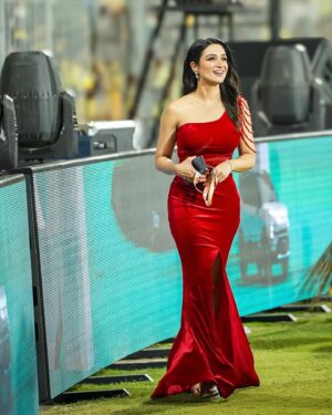 Shefali Bagga Instagram - Hi from ur host for IPL2024 opening ceremony & Swipe left for the starcast of #ipl2024 opening day🤩🏏🎤 
@harbhajan3 @akshaykumar @tigerjackieshroff @fafdup @ruutu.131 @sonunigamofficial @arrahman @mohitchauhanofficial @neetimohan18
