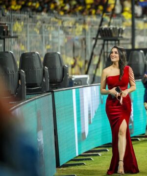 Shefali Bagga Instagram - Hi 👋 from your host for the opening ceremony of TATA IPL 2024 
#ipl #ipl2024 #csk #rcb #cskvrcb #thala #dhoni #kohli #virat #chennai #shefalibagga