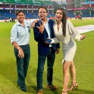 Shefali Bagga Instagram - How’s everyone? Tellme whats common in all pic? 
Wadrobe @a.la.modebyakanksha 
#shefalibagga #anchor #sports #cricket #host #dpl #ipl #t20 #delhi #presenter