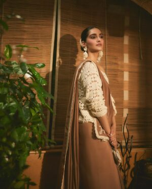 Shereen Sikka Instagram - Celebrating @masabagupta in a custom @houseofmasaba sari, paired with a chic @rejinapyo blouse, and accessorized with a gorgeous @thekalaastore bag, a fun @nandnistudio scrunchie, and @fizzygoblet shoes. Every detail crafted with love and styled to perfection by my dream team. 💛✨

Grateful to @rheakapoor @shereenlovebug @sanyakapoor and @stylebyvanshika for always making me feel my best. And a big thank you to @hrishidoeshair and @mallika_bhat for the glam, and @alpakhimani for the perfect draping. Captured beautifully by @sheldon.santos.

A day filled with love and joy as we shower Masaba with all the blessings. 💕 #MasabaBabyShower