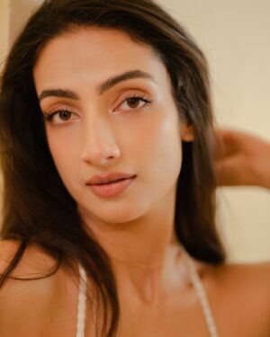 Sherlin Seth Instagram - Portraits’24 🤍🌸🕊️
.
.
📸 @haranish.hrf 
.
.
.
.
#sherlinseth #trending #actress #bollywood