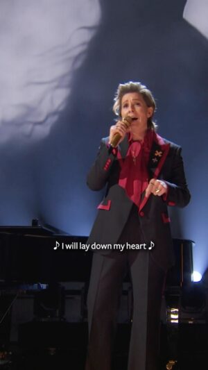 Sheryl Crow Instagram - We are just two days away from the #KCHonors 2024 broadcast. Here from the @bonnieraittofficial tribute are @brandicarlile on vocals and @sherylcrow on piano, performing “I Can’t Make You Love Me.”

Catch this and more this Sunday, Dec. 22 at 8:30 p.m. ET / 8:00 pm PT, on @cbstv and streaming on @paramountplus.