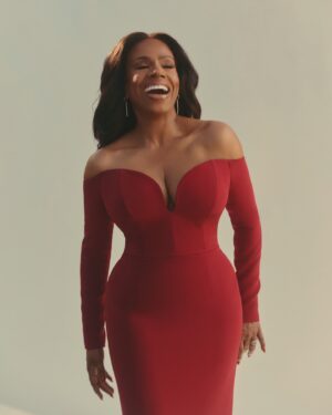 Sheryl Lee Ralph Instagram - Baby this isn’t just fashion…it’s an experience. #goldenglobes 

Styled by @ivycoco23
Gown: Custom @stjohn 
Shoes: @gucci
Jewelry: @simongjewelry 
Hair: @sharifposton
Makeup: @juanice.mua
Assistant: @kinda.coco
Photography: @raulromo