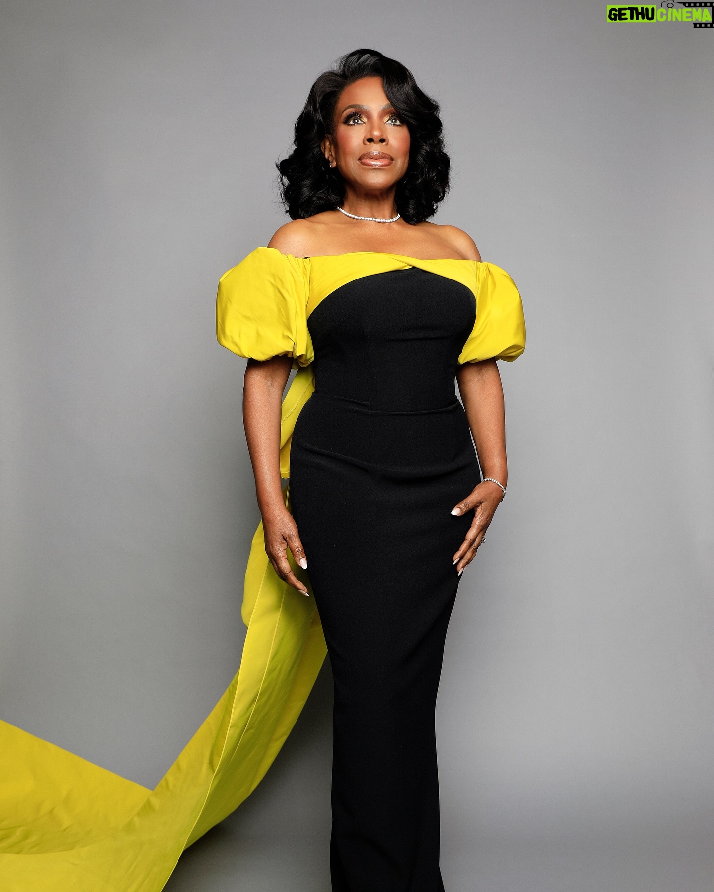 Sheryl Lee Ralph - 82K Likes - New Year, New Looks darling! Here are some of my favorite outfits from 2024 all styled by my fabulously talented daughter @ivycoco23.
πΈ: @raulromo @iamjamesanthony @eastonschirra