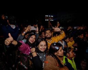 Shilpa Rao Instagram - 25,000 plus voices singing in unison in #Guwahati … you were the loudest I’ve ever heard 🤩🤩🤩.
Best part was that you all sang #Bulleya and #Chuttamalle with equal love, which shows you are true lovers of music. Thank you so much ☺️❤️.

@buttonchutney @chandanraina @sharmasajal @johnston_dsouza @rohitprasannaflute @soothermusic @anil.chawla.keys @mahavir9663 @shelarsandeep20 @collectiveartistsdiaries @oneflames @vishhesshh @eshaantoshniwal_ @hyperloop_sfx you guys killed it 🤗🤗🤗. 

Show Director @riteshkrishnan 
Shades by @hamster_london 
Photos by @nilesh_vm 
HMU by @makeupartistnamrata

#shilparao #shilparaolive