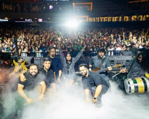 Shilpa Rao Instagram - #Bengaluru thank you for such a memorable night. We all became one voice last night, so grateful and humbled by the presence of each one of you ❤️❤️.

@buttonchutney @chandanraina @sharmasajal @johnston_dsouza @rohitprasannaflute @soothermusic @sarthak.pahwa @anil.chawla.keys @mahavir9663 @shelarsandeep20 @vishhesshh @eshaantoshniwal_ @collectiveartistsdiaries @vjkaycee @rishabhwala @hyperloop_sfx thank you for everything 🤗🤗🤗. 

Photos by @rishabhwala 
HMU by @makeupartistnamrata

#shilparao #shilparaolive