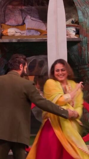 Shilpa Shirodkar Instagram - A friendship like #ShilpaShirodkar and @karanveermehra's is a life goal! 🫶🏻 

Do you love this bestie duo? 😍

@BeingSalmanKhan @officialjiocinema @ColorsTV @teamshilpashirodkar

#TeamShilpaShirodkar #karanveermehra #unstoppableshilpa #shilpavibesonly #bollywood #Task #Energetic #BBIconShilpa #Smiles #SupportShilpa #Positivity #IconicShilpa #ShilpaInBiggBoss18 #BiggBoss18onJioCinema #BiggBoss18 #BiggBoss18OnColors