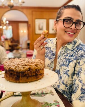 Shilpa Shirodkar Instagram - Always a good time visiting #Hyderabad to spend time with my family #MyHomeAwayFromHome ♥️
And, to make this trip even more special, attended the @cartier event hosted by @helveticaeyewear @bobbykandhari 
@archiemirchi @ammerito @namratashirodkar 
Thank you for hosting us! ✨

Until next time, Hyderabad… 
I’ll be back soon 😊
.
#FamilyTime #Friends #Cartier #ShilpaShirodkar