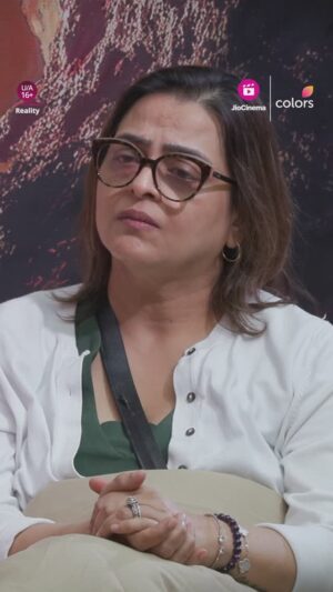 Shilpa Shirodkar Instagram - Apologies to Time God selection and no nominations!
Vivian ke taraf Shilpa ka soft corner dekh kya hoga Karan ka reaction?🤨

Dekhiye #BiggBoss18 @colorstv aur #JioCinema par.

#BB18 #BiggBoss18onJioCinema #BiggBoss @beingsalmankhan @karanveermehra @shilpashirodkar73 @viviandsena
