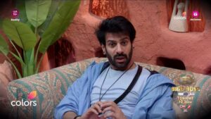 Shilpa Shirodkar Instagram - Shilpa ki ‘dama-dol’ friendship ne kiya Karan ko trigger. 🤐

Dekhiye #BiggBoss18, Mon-Fri raat 10:30 baje aur Sat-Sun 9:30 baje, sirf #Colors aur @officialjiocinema par. 

@karanveermehra @shilpashirodkar73

#BiggBoss18 #BiggBoss #BB18