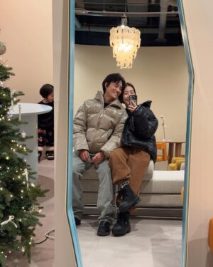 Shin Da-eun Instagram - 우리한테 한명 더 있으면 
더 재밌겠다 싶어서 아기를 낳았는데 
정말 심심할 틈이 없게 되버렸지모야 

#신난다은👩🏻