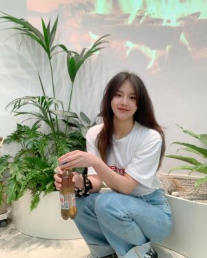 Shin Hye-jeong Instagram - 💜💙