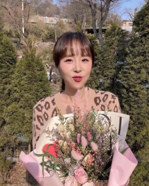 Shin Ji Instagram - 💐