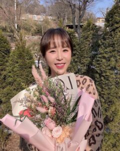 Actress Shin Ji HD Photos and Wallpapers January 2025