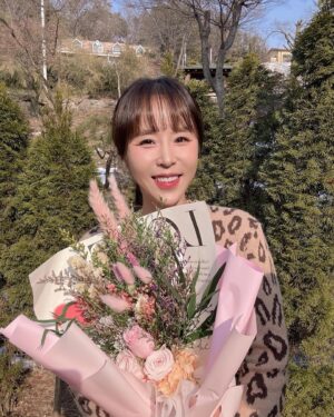 Shin Ji Instagram - 💐
