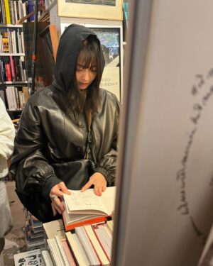 Shin Min-a Instagram - Paris 🇫🇷🤎