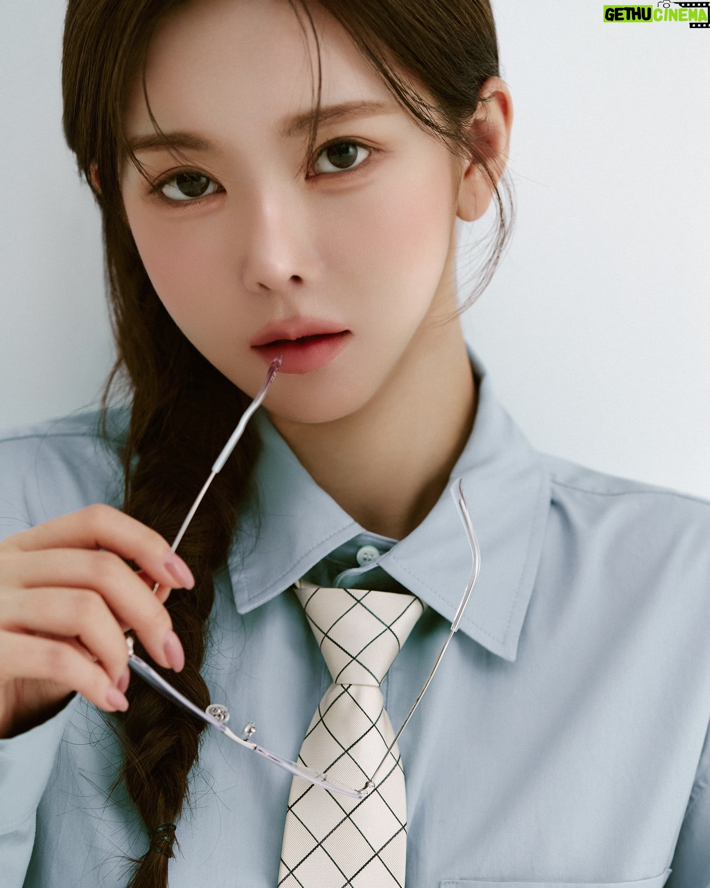 Shin Sae-rom - 20.9K Likes - 즐거운 설연휴 되세요 🫶
