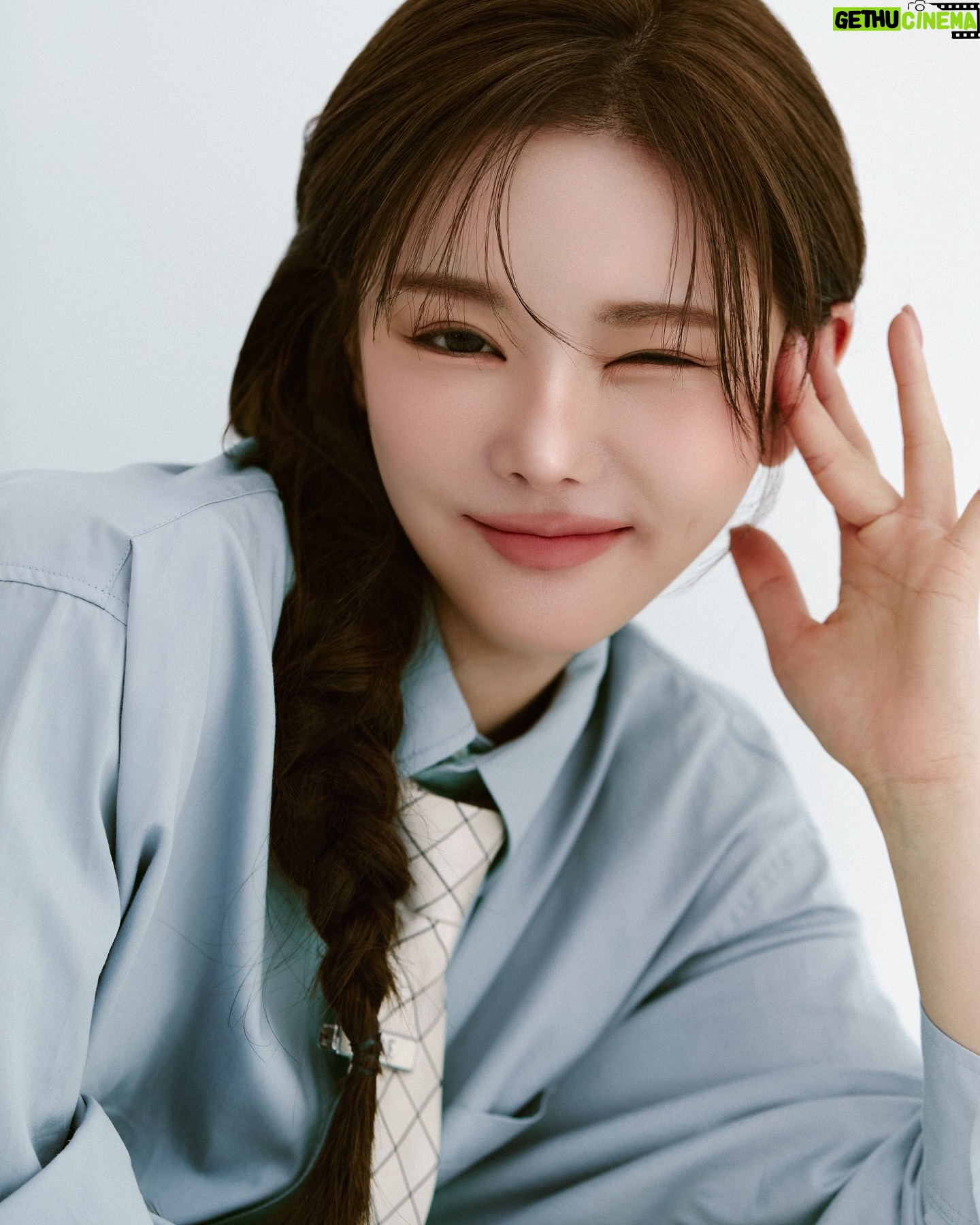 Shin Sae-rom - 20.9K Likes - 즐거운 설연휴 되세요 🫶