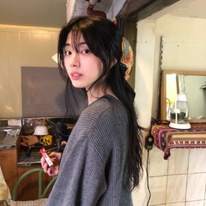 Shin Se-hwi Instagram - 야키가 싫어하는 표정 
옥탑방에서