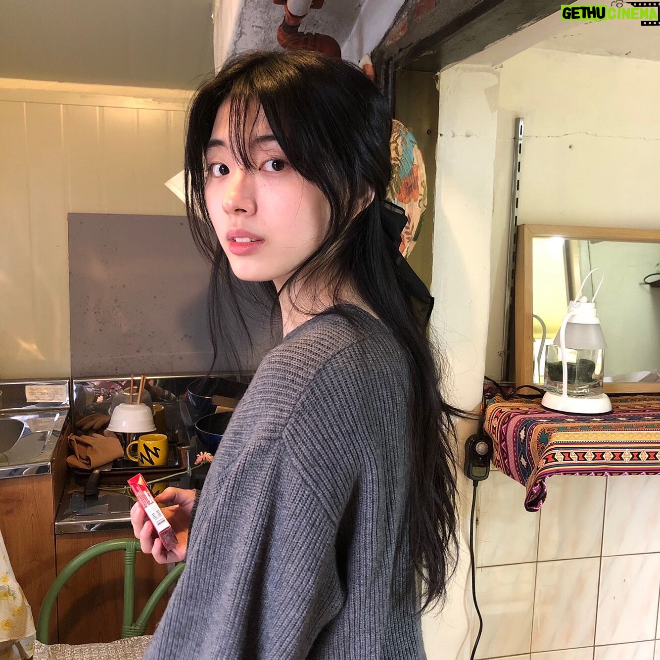 Shin Se-hwi - 51.7K Likes - 야키가 싫어하는 표정
옥탑방에서