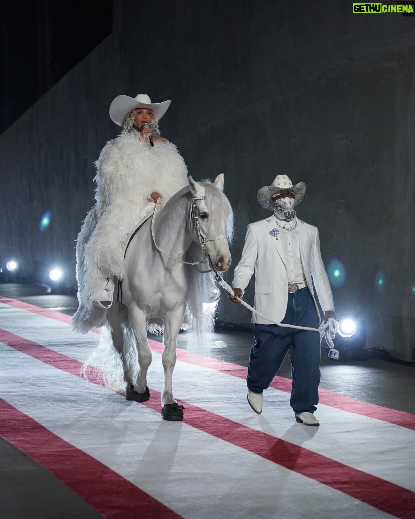 Shiona Turini - 19.1K Likes - A Cowboy Carter Christmas Part 3 ❄️ A few more of my faves from BeyBowl. A bonus - Swipe to slide 15 to see a teenage Shiona going out on New Years Eve in Bermuda, complete with a cowboy hat. She would be so proud of adult me in slide 16. 2024, What a year.