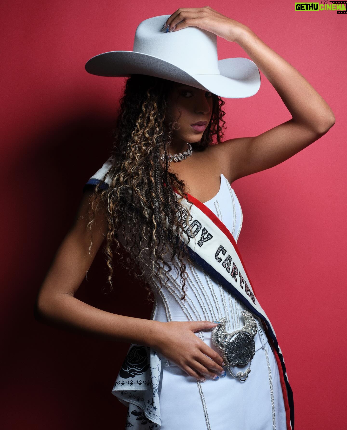 Shiona Turini - 25.7K Likes - A Cowboy Carter Christmas Part 2 ❄️ A visual love letter a reclamation of space. Thank you @harpersbazaarus @samiranasr and of course @bybiancabee for your beautiful words about our beautiful costumes. 27 million viewers and counting to witness over 400 carefully curated costumes - from cowboys to cheerleaders, dancers and drivers, the Blackbiirds to band. We did it. I’m so grateful to the team that supported me on this journey.
My wardrobe supervisor, my right hand woman who has been rocking with me since I was working out of a studio apt in NYC @melaniesw My ACD @taragrevellie who has been by my side since Renaissance. My Queen of Custom @ericaricecruz God bought us together four or five years ago in the middle of a pandemic and we haven’t left each other since. My Molly @mwpeters_ the best stylist, shopper, vintage hunter I know - What would I do without you?
My new loves, my Dancer dream team and more @mstr_of_disguise @daquyeen
Our Fashion Assistants @lauracheron.h @thatssosav @halleamanda @hollyreboff @scarletodunbar @hanna.berridge @kayaugo
Our Talented tailors #MrTimWhite @kannataniuchi @alexnavarrodesigns @alantude @pigpattypaige @cacouture we couldn’t do it without you.
@justxone @_itsalannah @ibreani @chilllllc
There are so many people who made this happen - I’m beyond grateful
To the team @parkwood @yvettenoelschure @mstinaknowles collaborating with you all is the biggest blessing there is. And of course our leader @beyonce. My Virgo. Thank you.